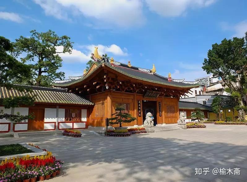 《法性寺六祖戒坛》唐代:李群玉初地无阶级,馀基数尺低.