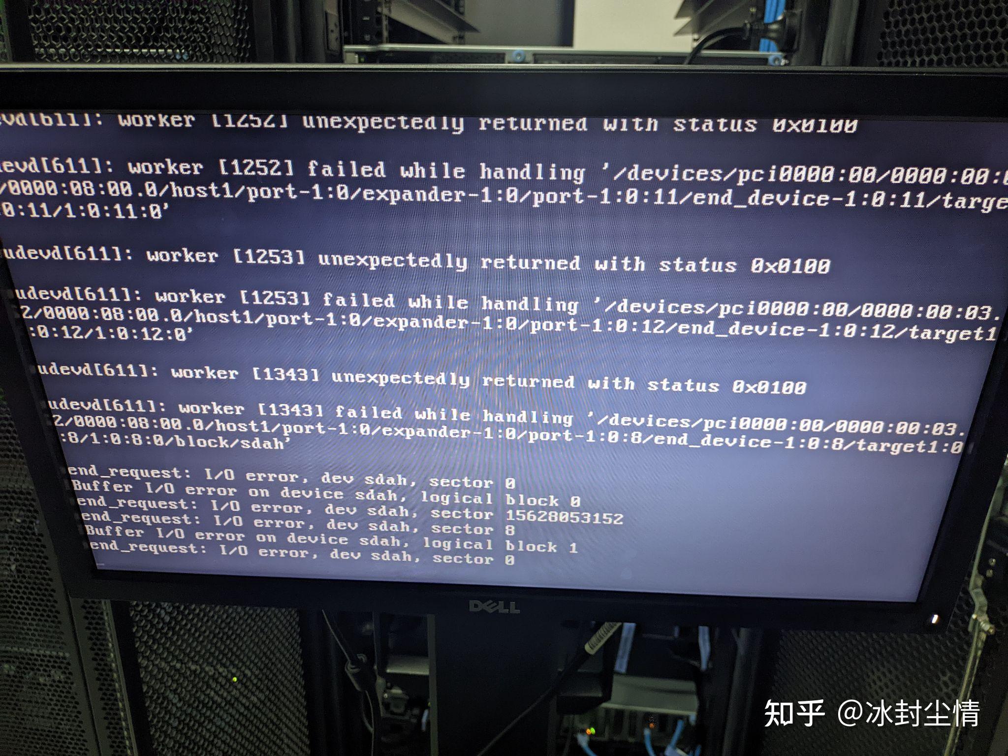 为何服务器开机时会出现报错情况？