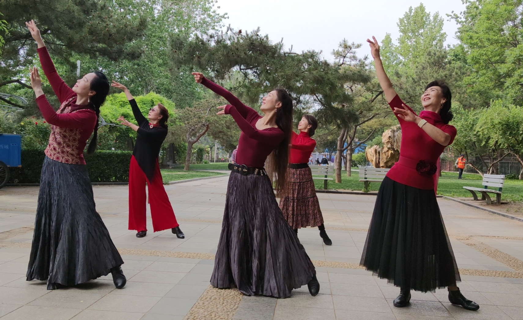 广场舞草原恋团队版歌曲好听舞步优美好看