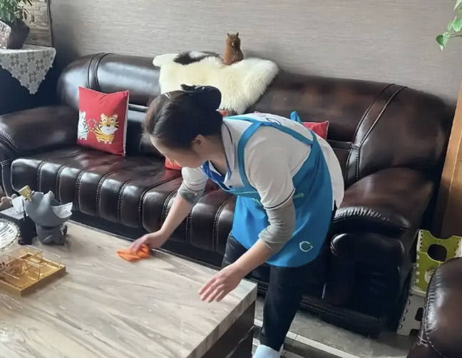 代表建议按每年 2 万到 3 万额度，将保姆费纳入个税抵扣，这项政策要落地，实操层面怎么做能真正惠民？