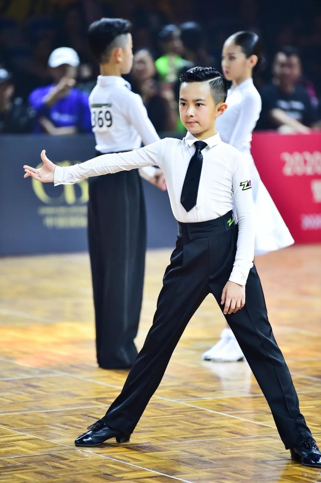 港龙舞蹈独家观点男生为什么要学国标看看这些上头少年就知道了