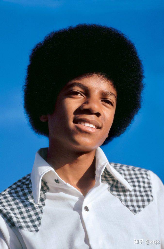 黑人的身份让迈克尔·杰克逊遭受了多少苦难?