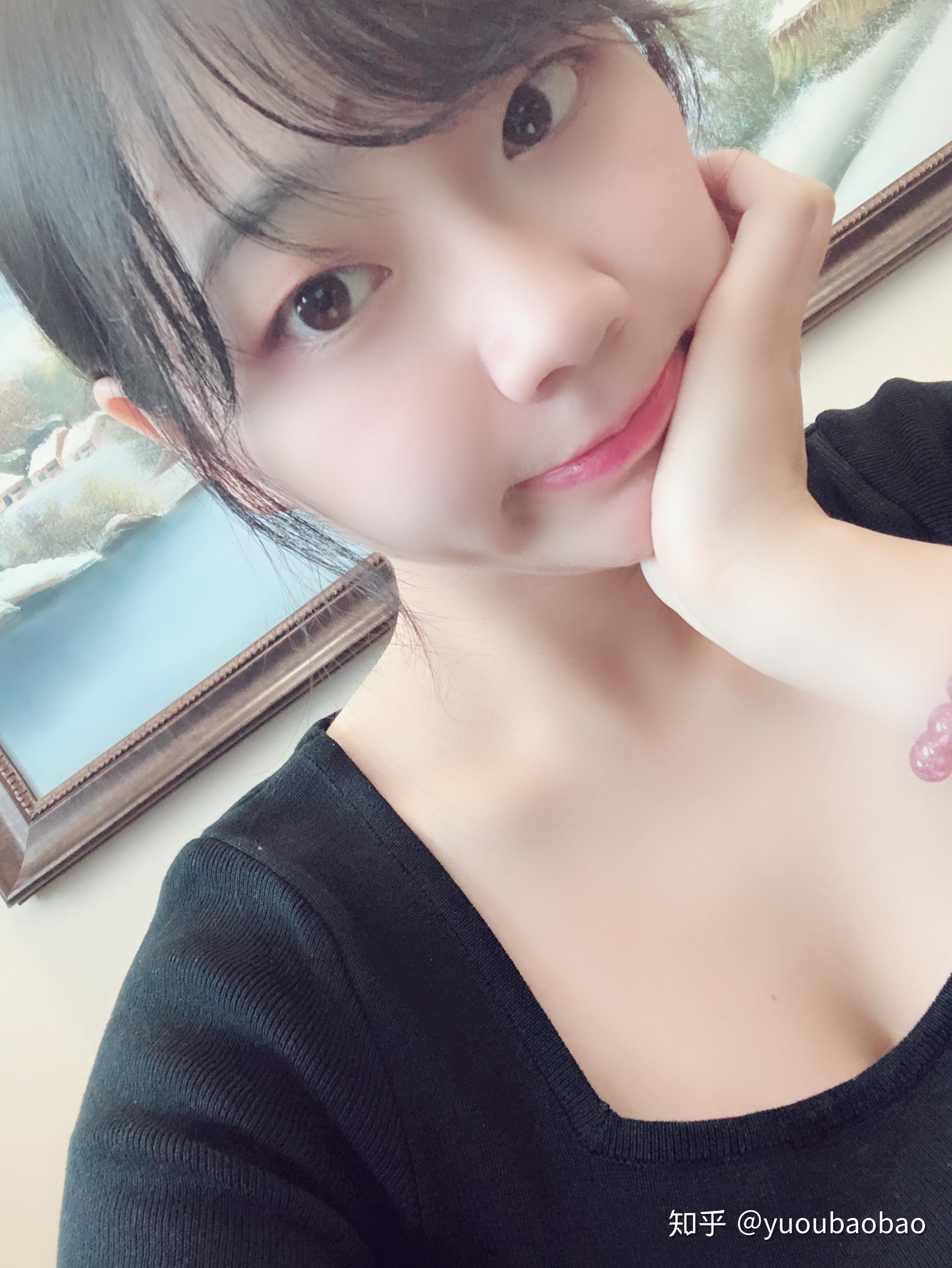 有没有那种单眼皮小眼睛鼻子大的美女