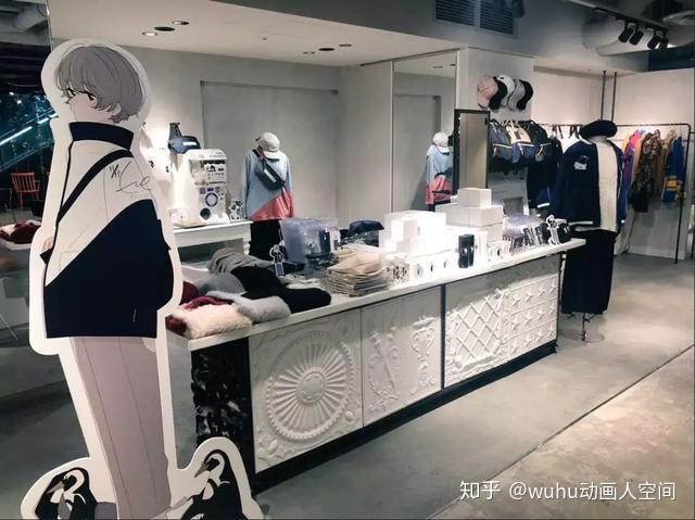 eve可真是多才多艺,本业是服装设计,harapeco的店长,有自己独立的服装