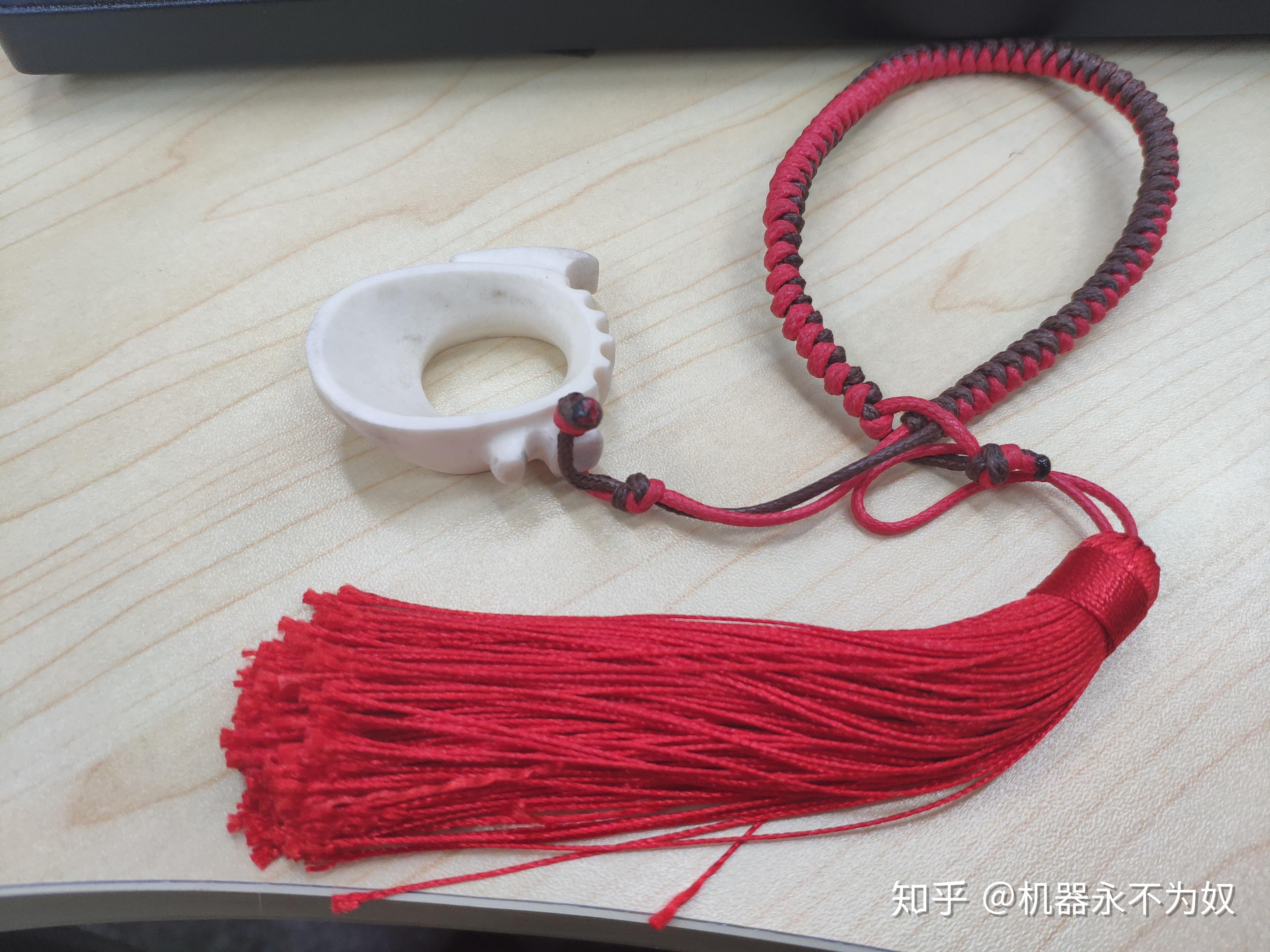 如何使用扳指射箭 v2-27c0642e2c0e2dcdec594103bab0f604_r.jpg