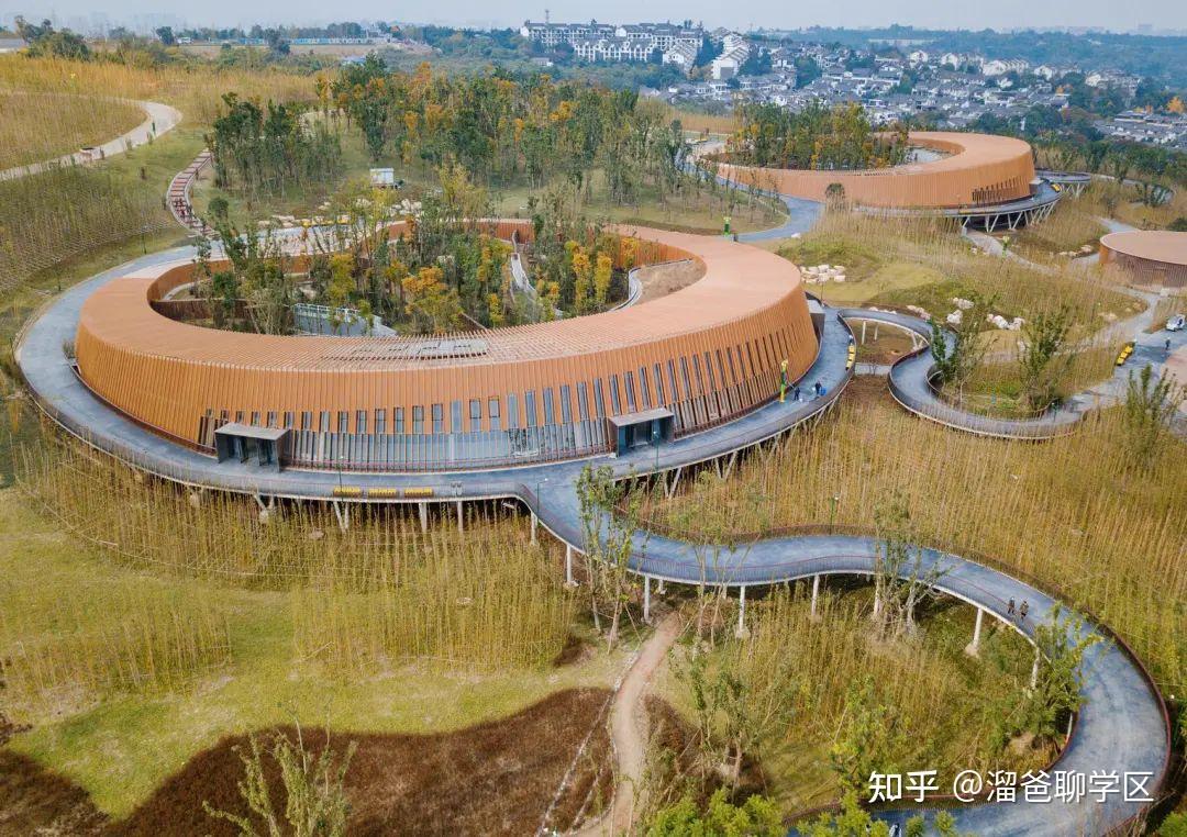 8米的地标性建筑-熊猫基地观光瞭望塔就位于二期.