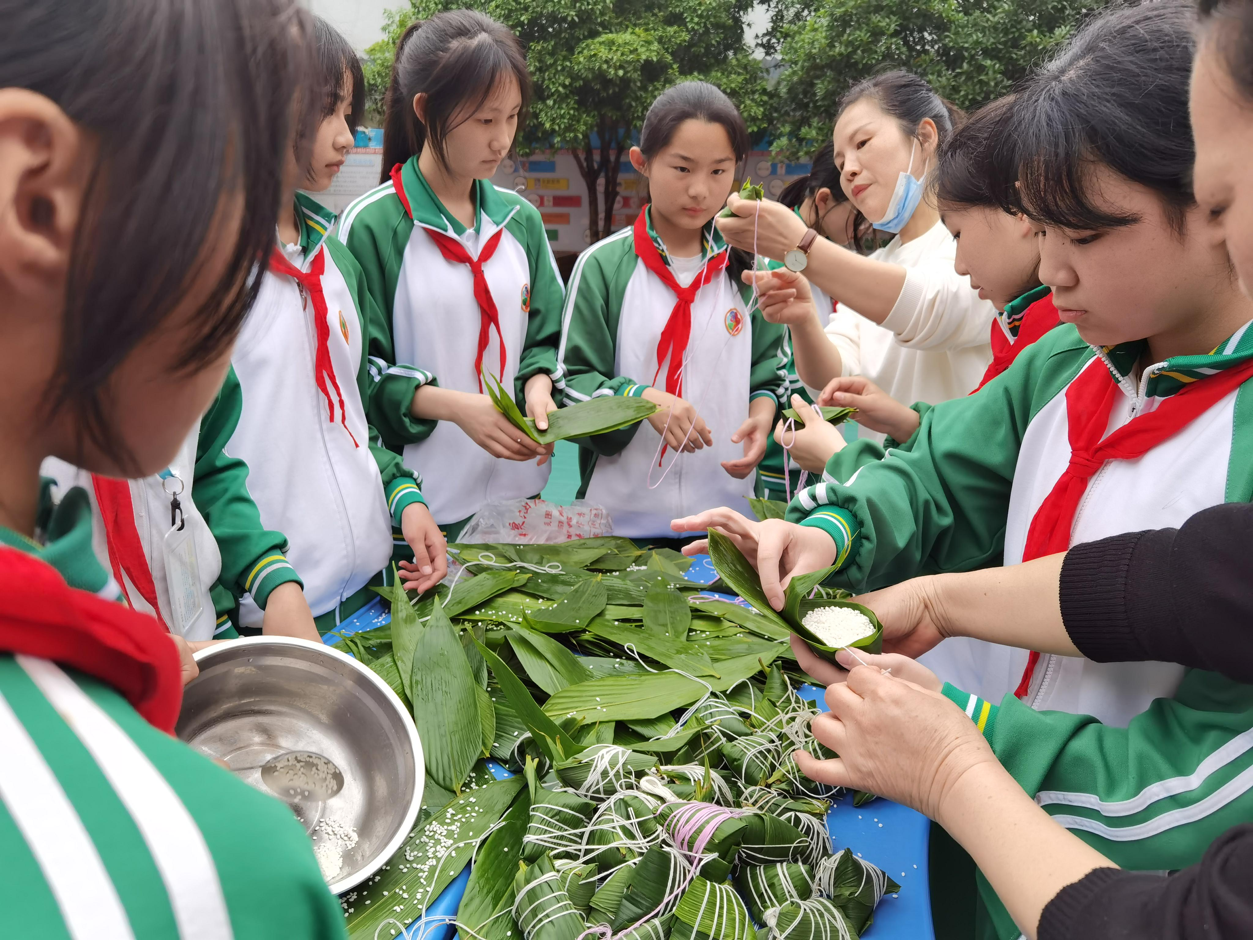 弘扬端午文化 品味浓情粽香——都匀七小开展庆「六·一」迎端午 双节