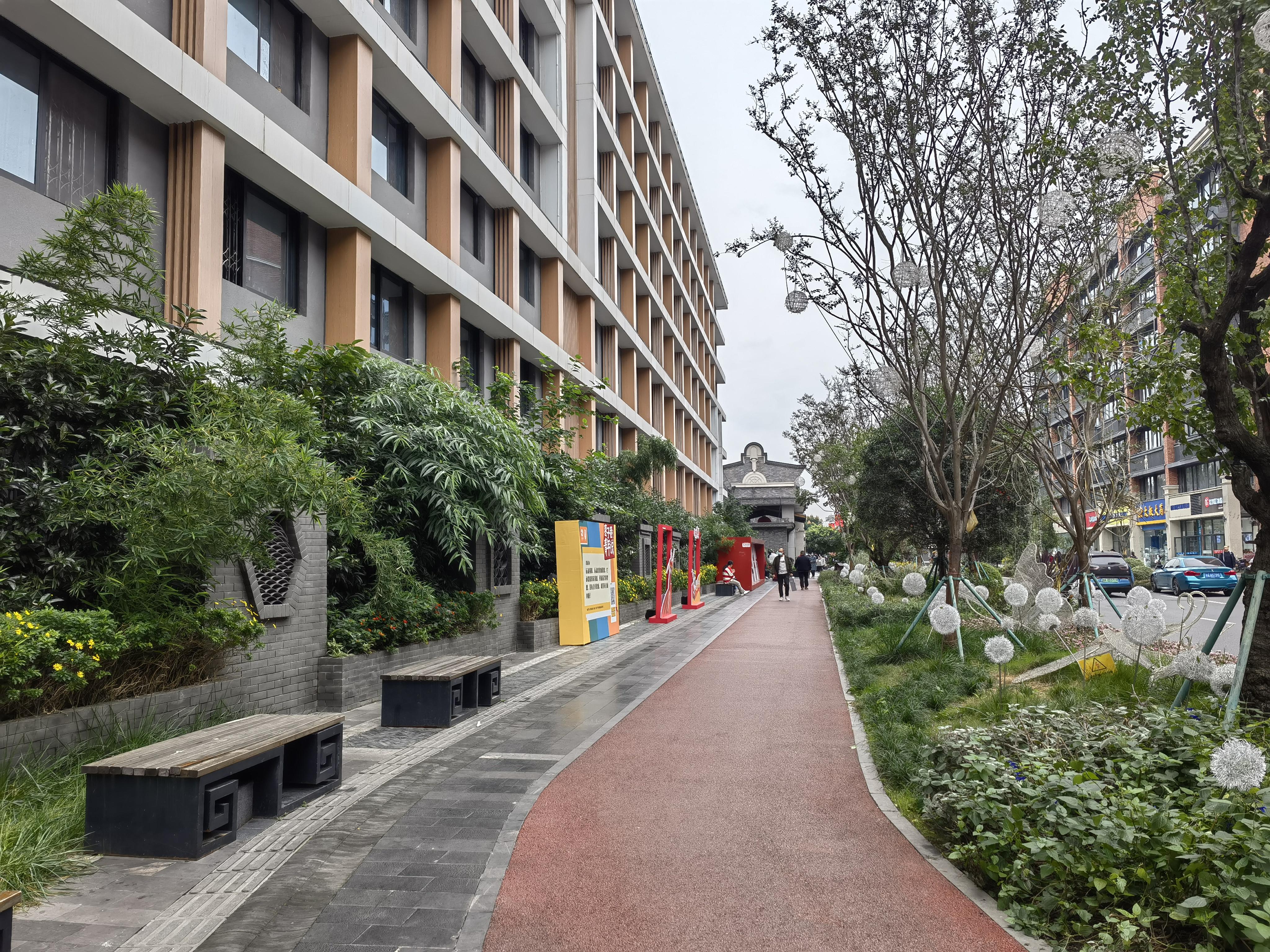 从街区打造风貌我们不难看出,枣子巷经过华丽转身实现了"四个转变",即