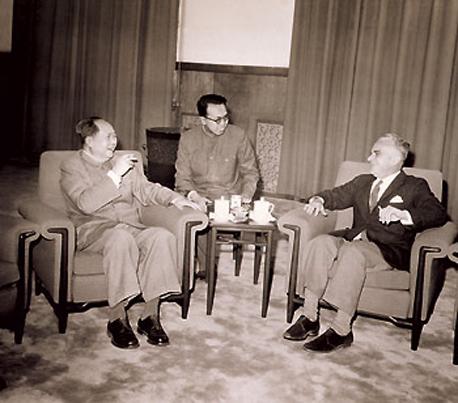 毛主席唯一一次谈起自己的历险 卫兵被打死 我就站在死者身旁 知乎