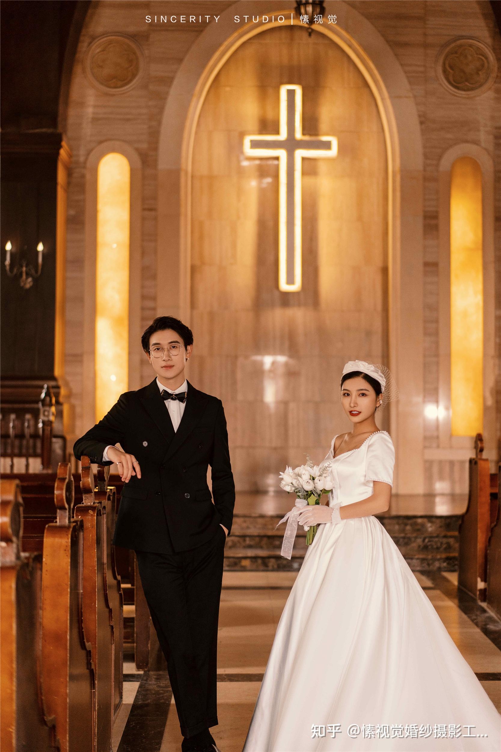 成都婚纱照成都婚纱摄影关于教堂婚纱照所适合的搭配