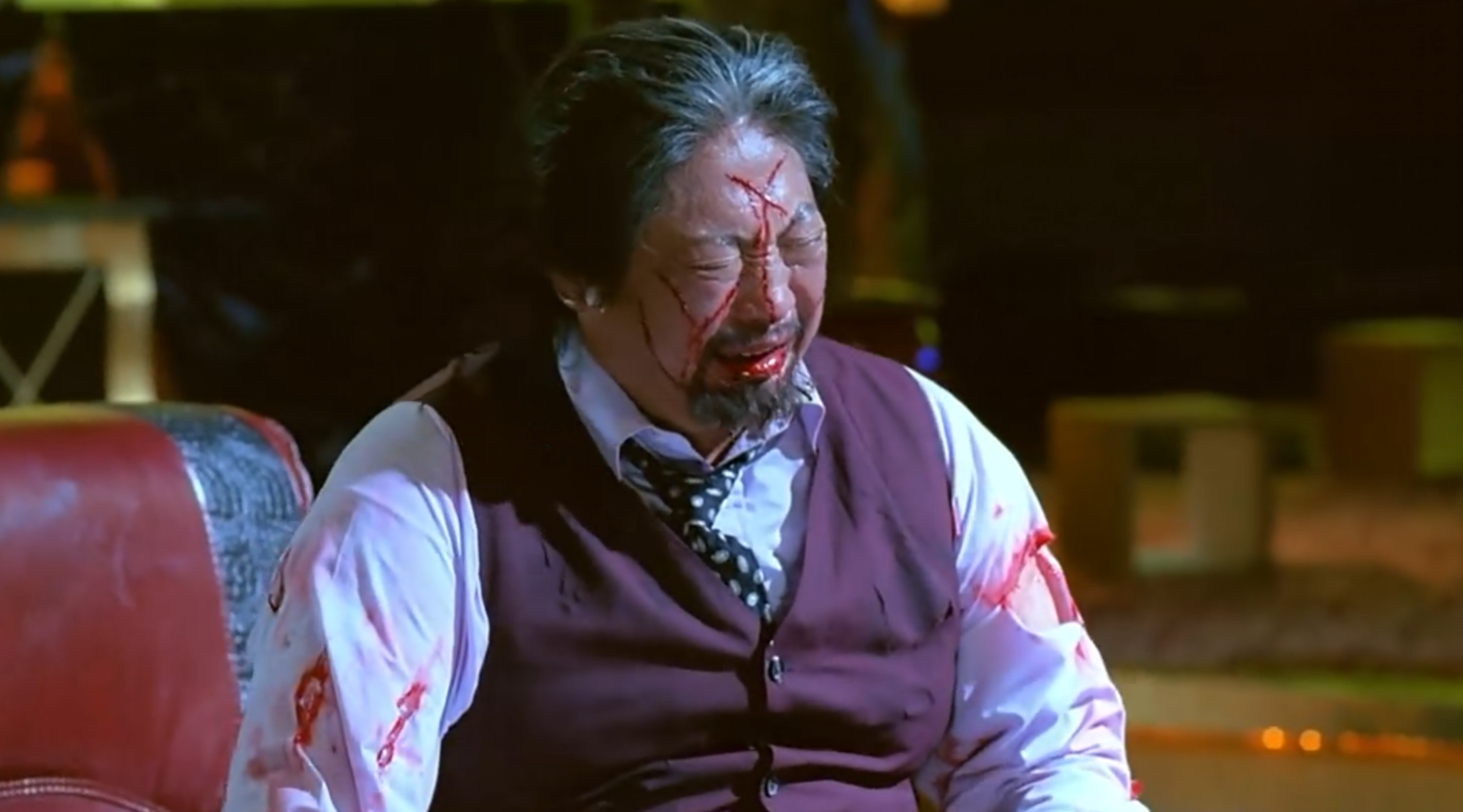 婆孩子全砸死了，洪金宝当时就崩溃了，黑道打拼一辈子，最后还是绝后。