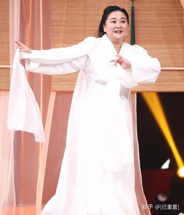 王牌对王牌5收官之战还是逃不开身材梗贾玲最大原创就是胖