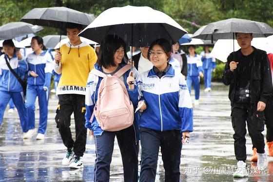 印江县2021届高三学子第一次英语听力高考开考