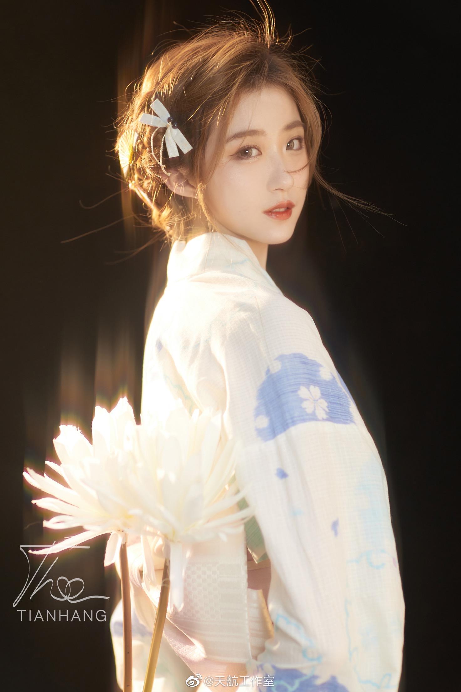 有没有苹果好看的美女壁纸