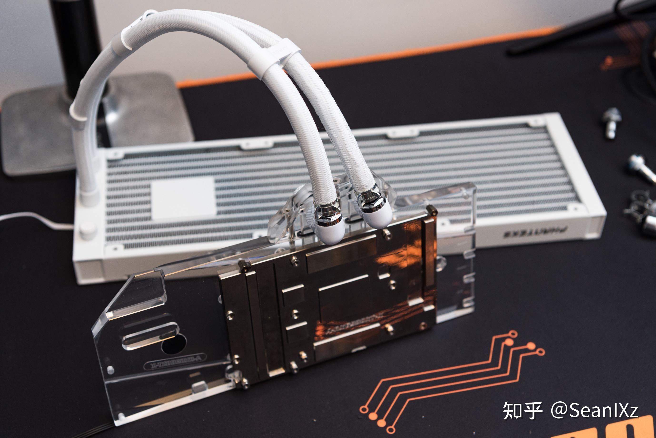 矿卡的第二春:分体水冷攒成了一体式,狂降30℃立获20%性能提升 再战十