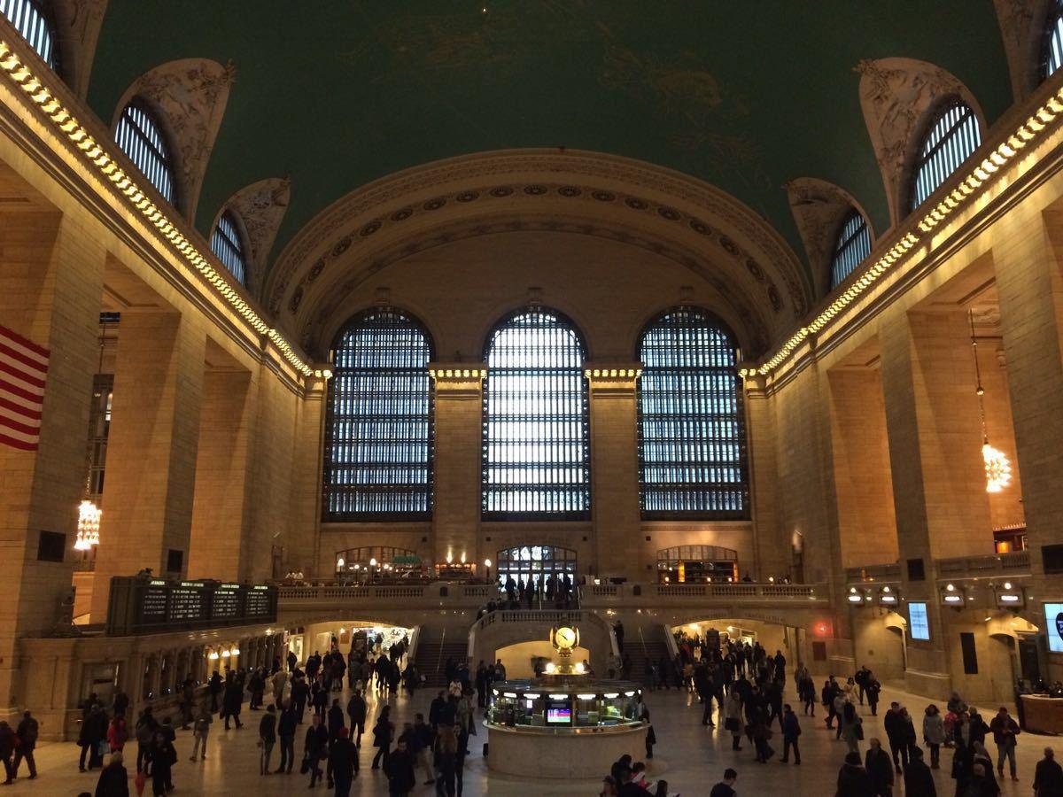 6大帕加尼神车亮相纽约火车站，第5名创始人亲自收藏，售价一亿-新浪汽车