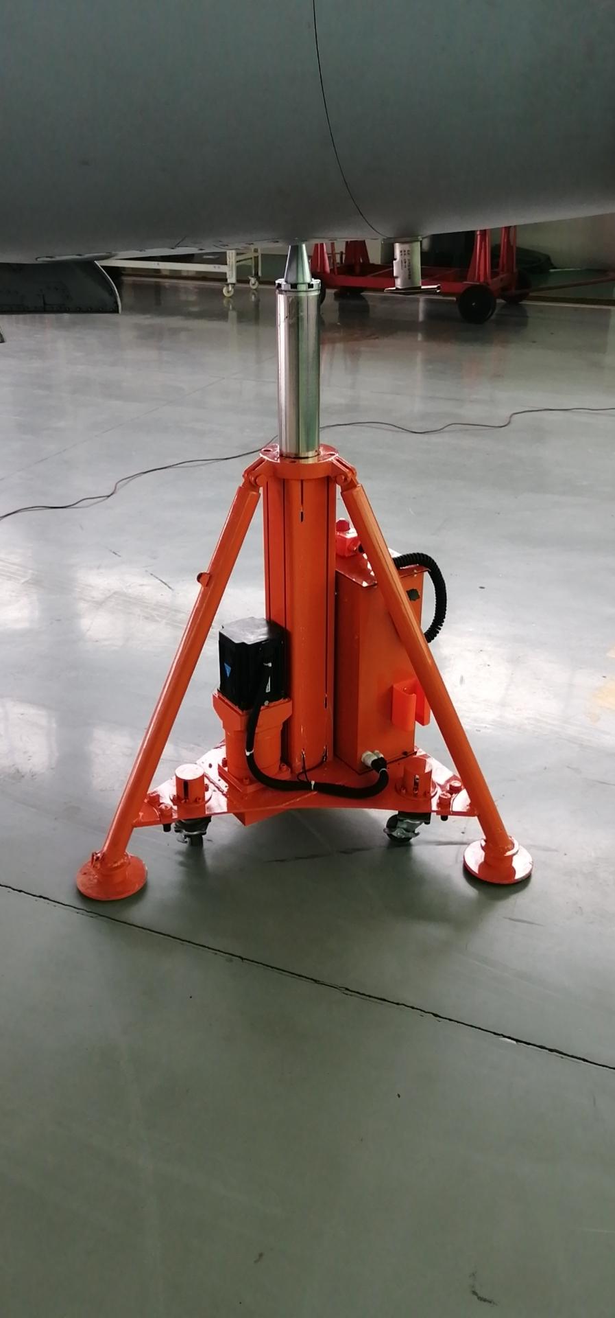 你见过顶飞机的千斤顶是什么结构吗