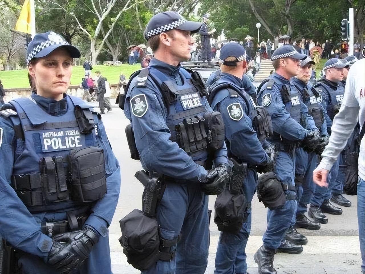 其中,联邦警察负责澳大利亚重大紧急事件的处理,州警察负责本州重大和