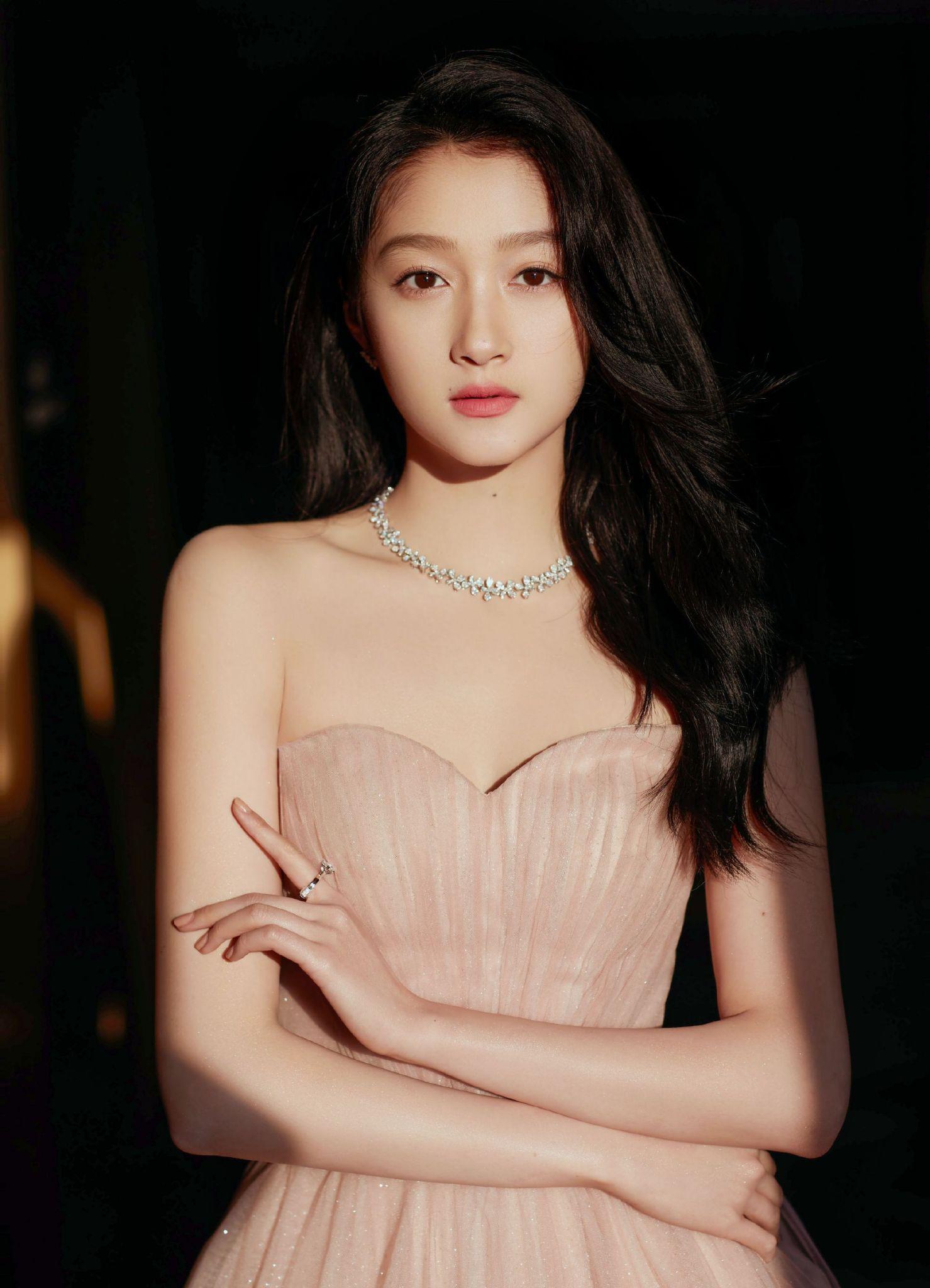 鹿晗为什么选关晓彤做女朋友