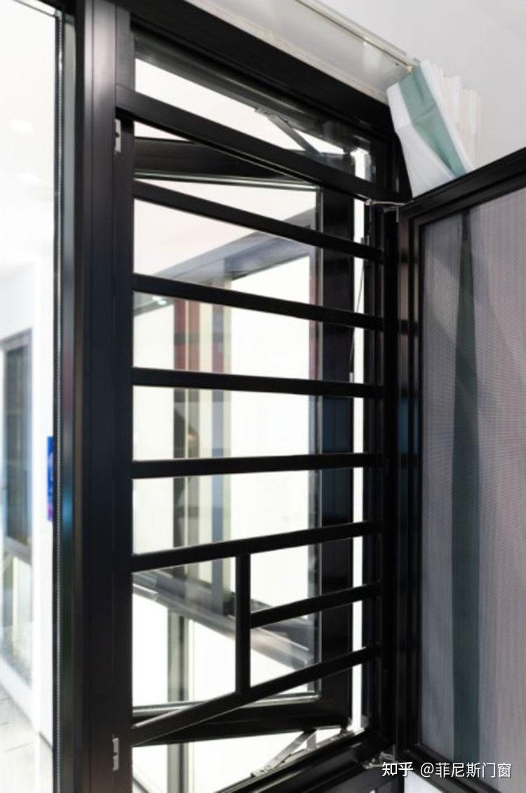 菲尼斯门窗阳光森林平开窗推开一扇窗让阳光充满生活