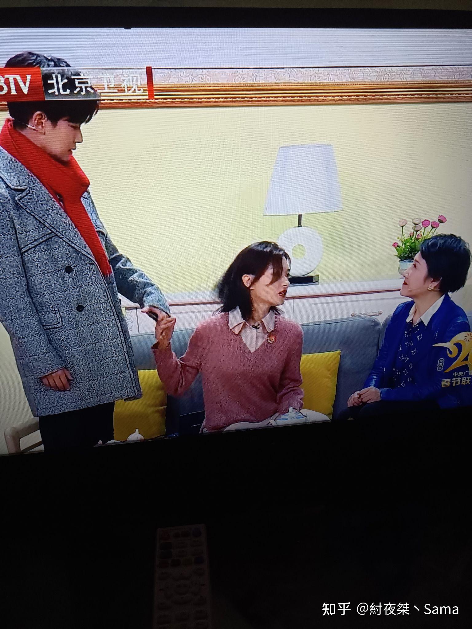 如何评价春晚小品每逢佳节被催婚传递的三观