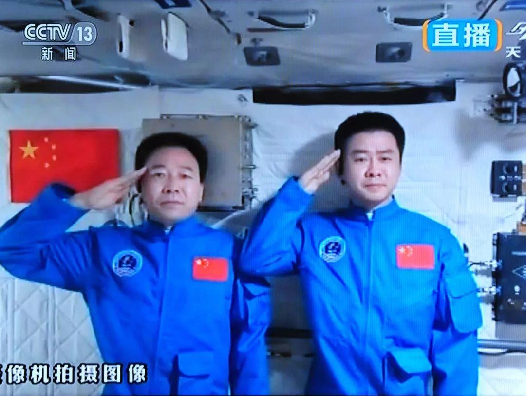 點火神舟十四號發射成功