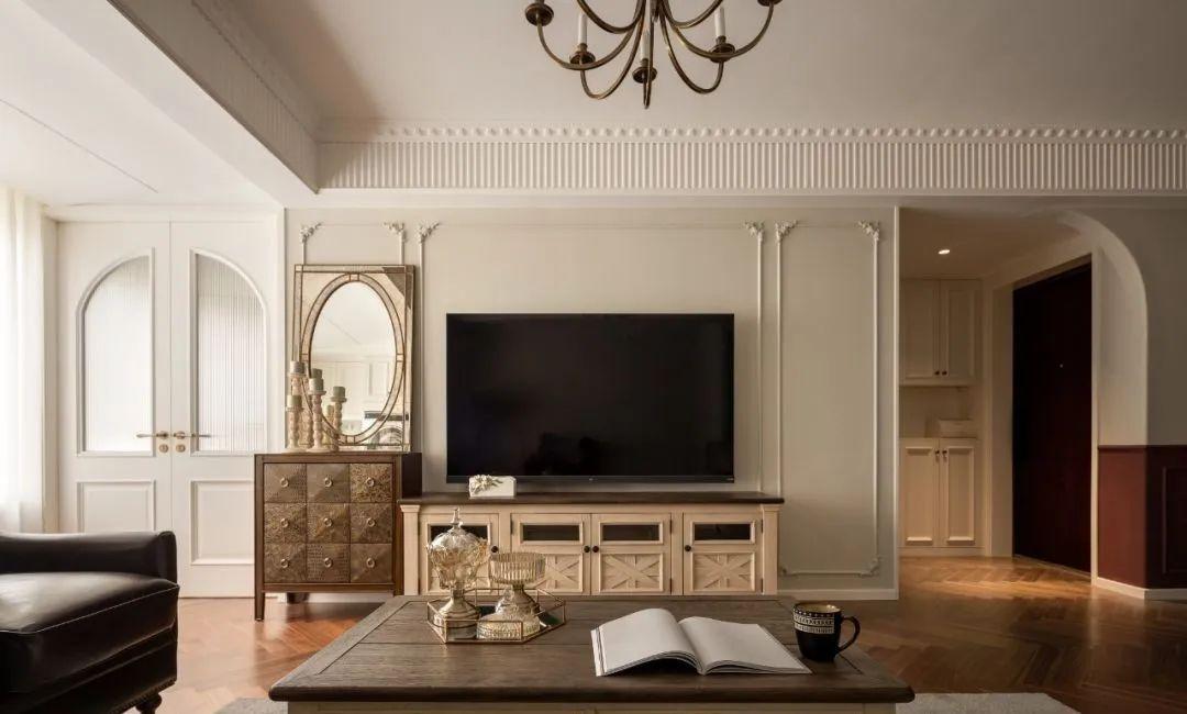 装修案例 | 炙热红色墙面搭配拱门元素,140㎡美式复古风,给足仪式感!