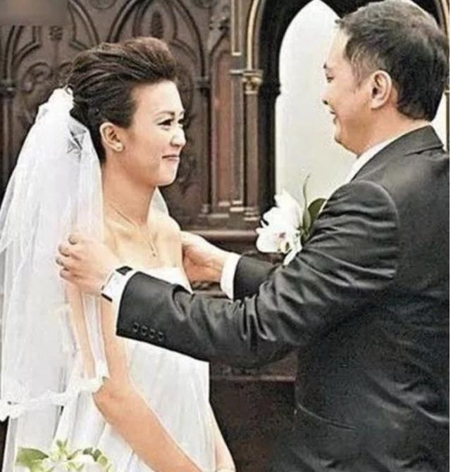 香港最火童星唐宁如今怎么样了