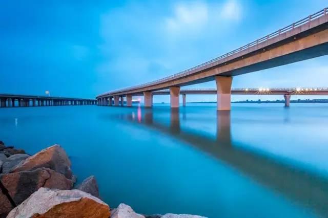 梯田 vs 荷兰郁金香田美国1975年,在美国俄亥俄州,两个龙卷风相互交汇