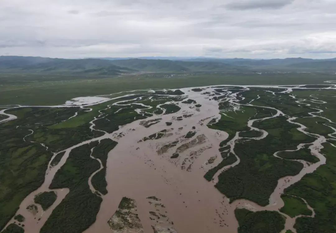 进入甘肃以后黄河在这里开始分流,河道四散开来,变得错综复杂.