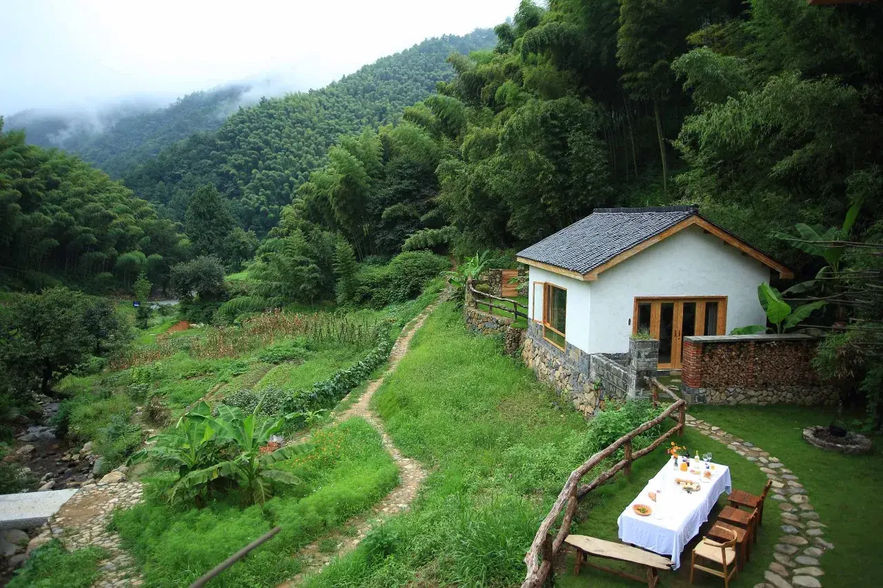 桐庐超值团建套餐丨梯田重叠处的山林秘境篝火旁挤满一张张笑靥