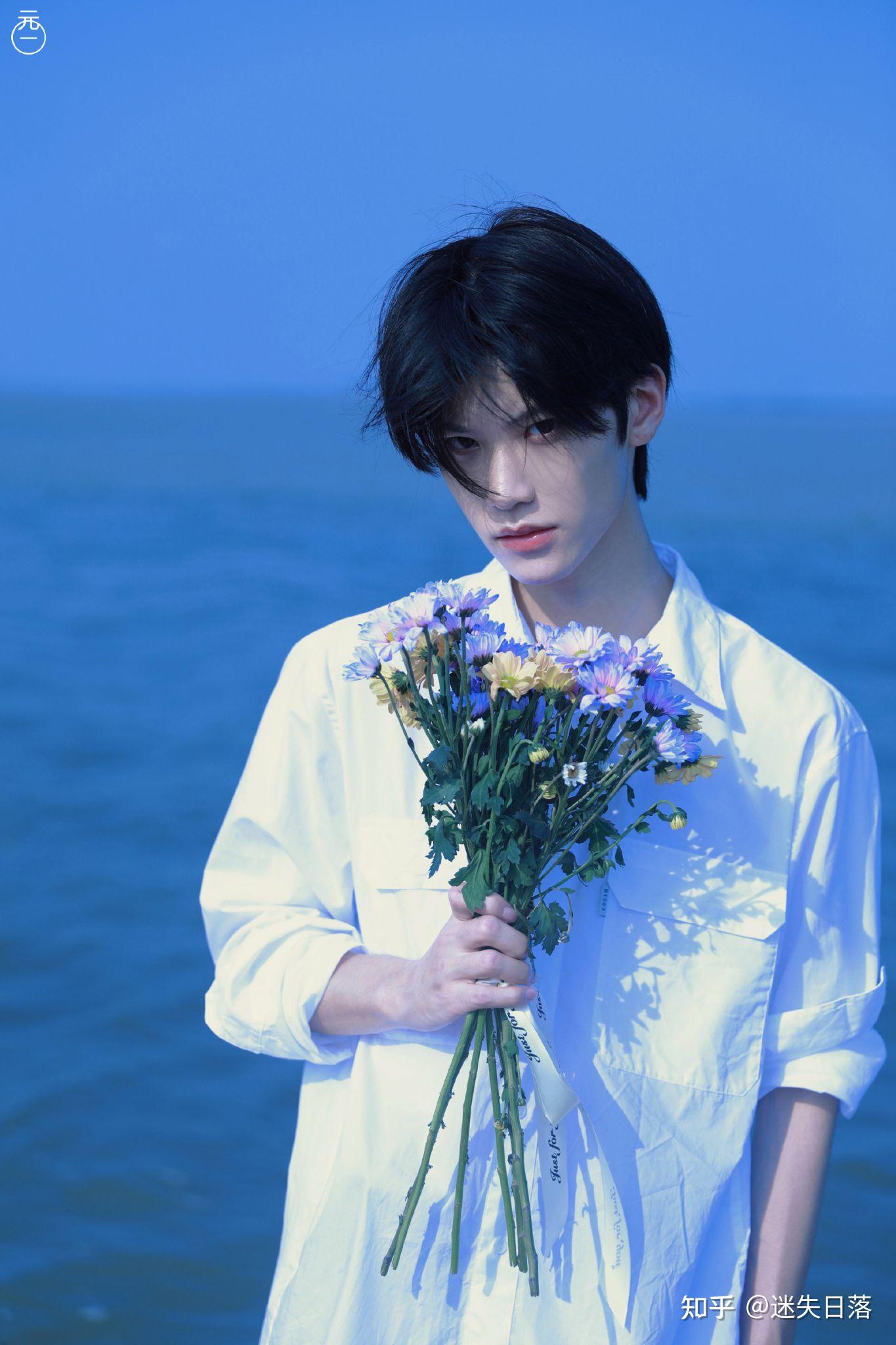 求推荐网红帅哥的微博? - 知乎