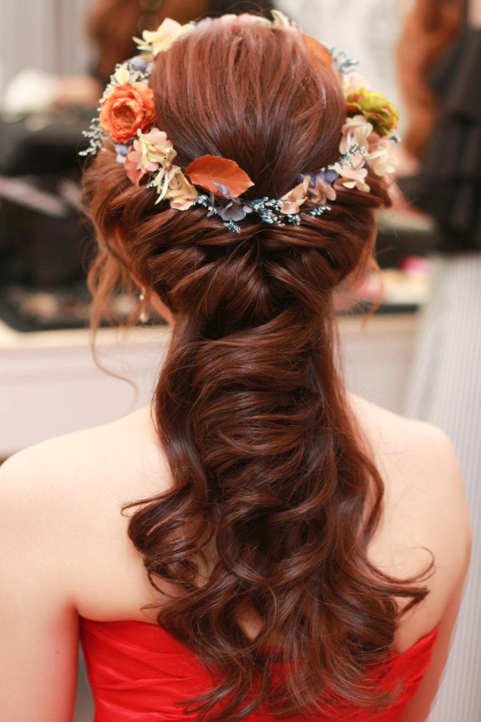 爱塔罗海外婚礼新娘专属发型浪漫清新4款花环鲜花造型