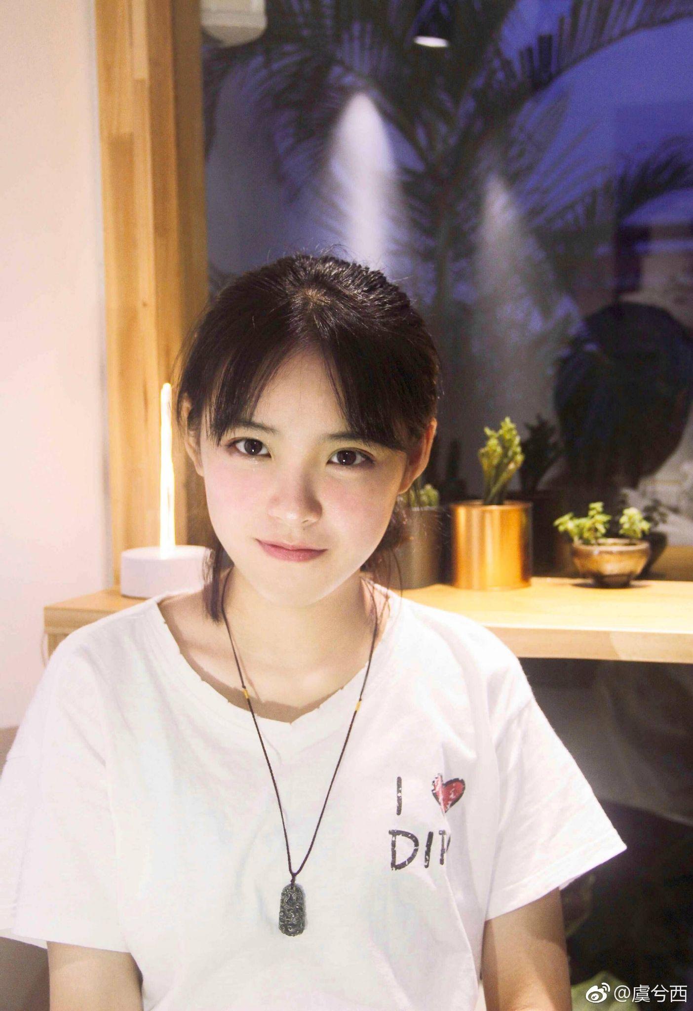 高中时素颜就好看的女生长大化妆后岂不是逆天吗? - 知乎