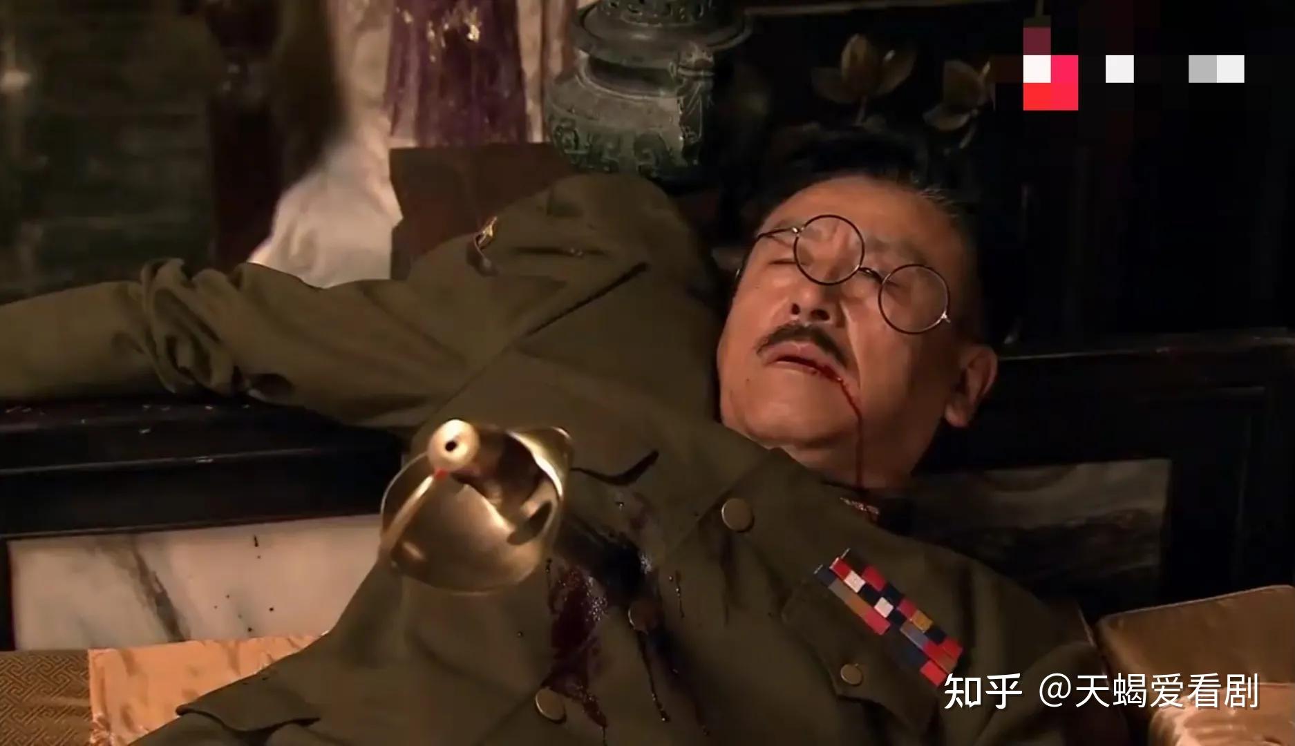 危机时刻,赵元庚及时赶到,赶跑了日本兵,救下了受枪伤的秋香.