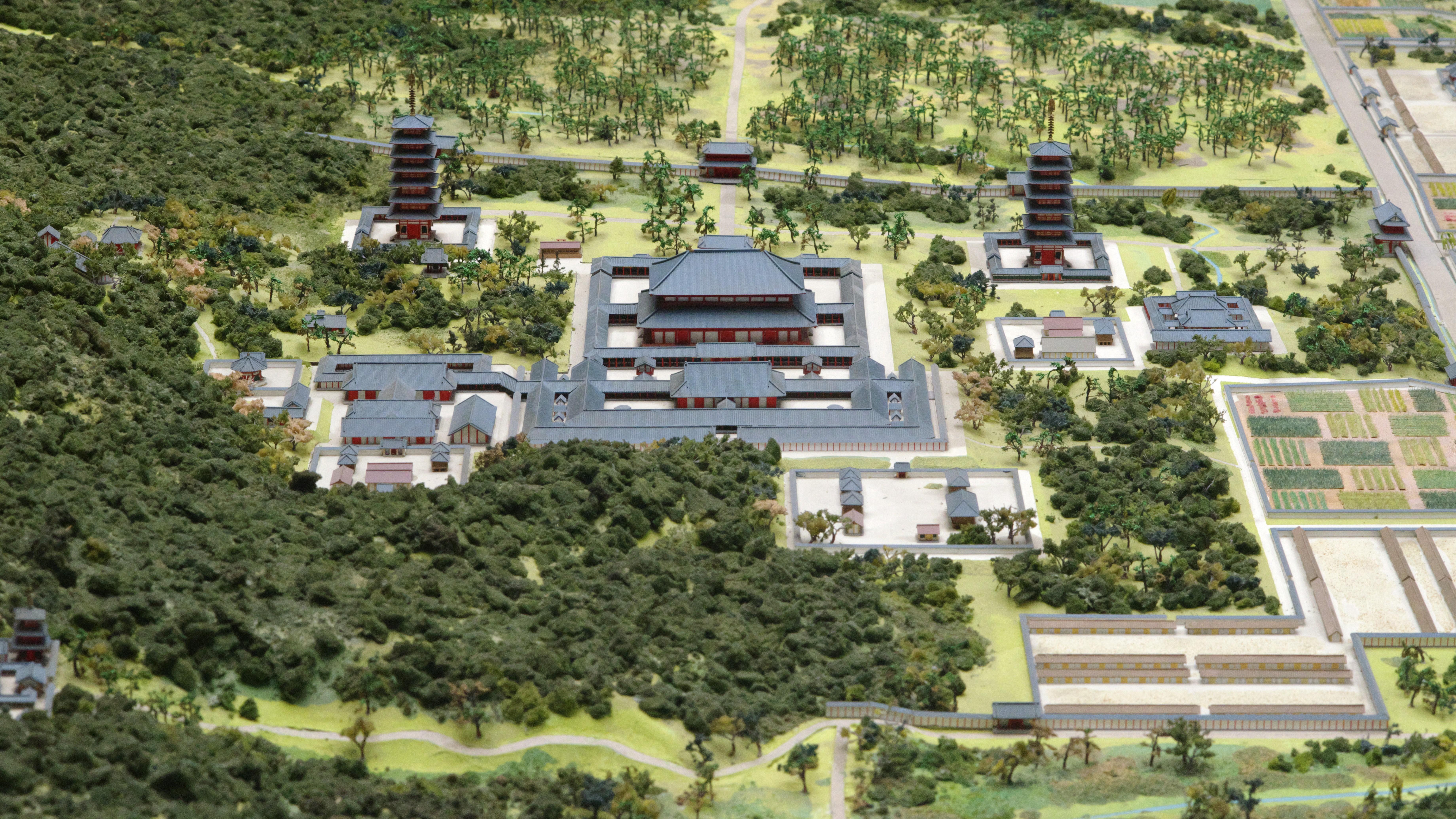 鸟瞰大仙陵古坟,和现代建筑比较,尺寸依然非常惊人鸟瞰百舌鸟古坟群