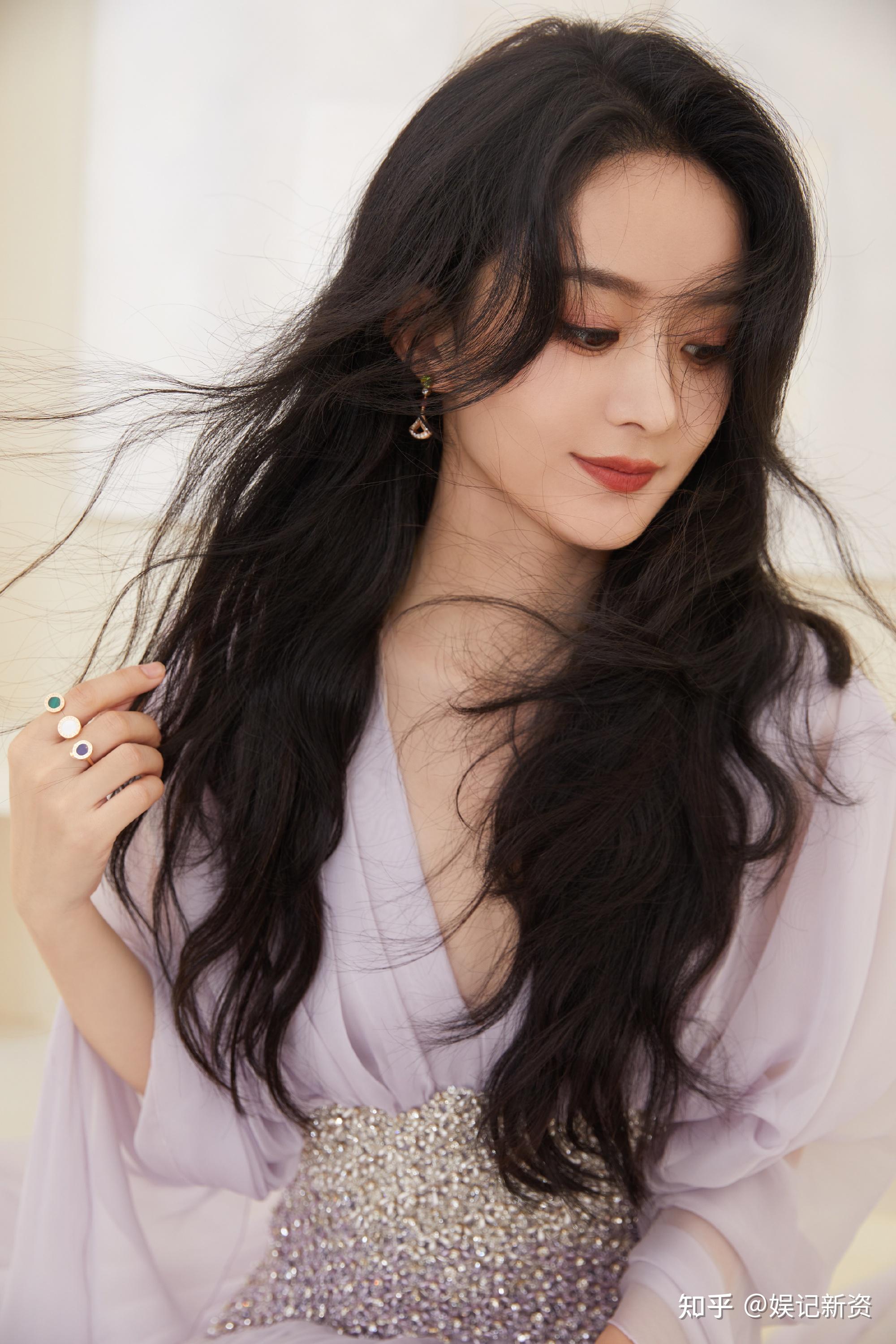 赵丽颖身穿高定出席直播,珠光宝气状态能打,网友直呼绝美! - 知乎