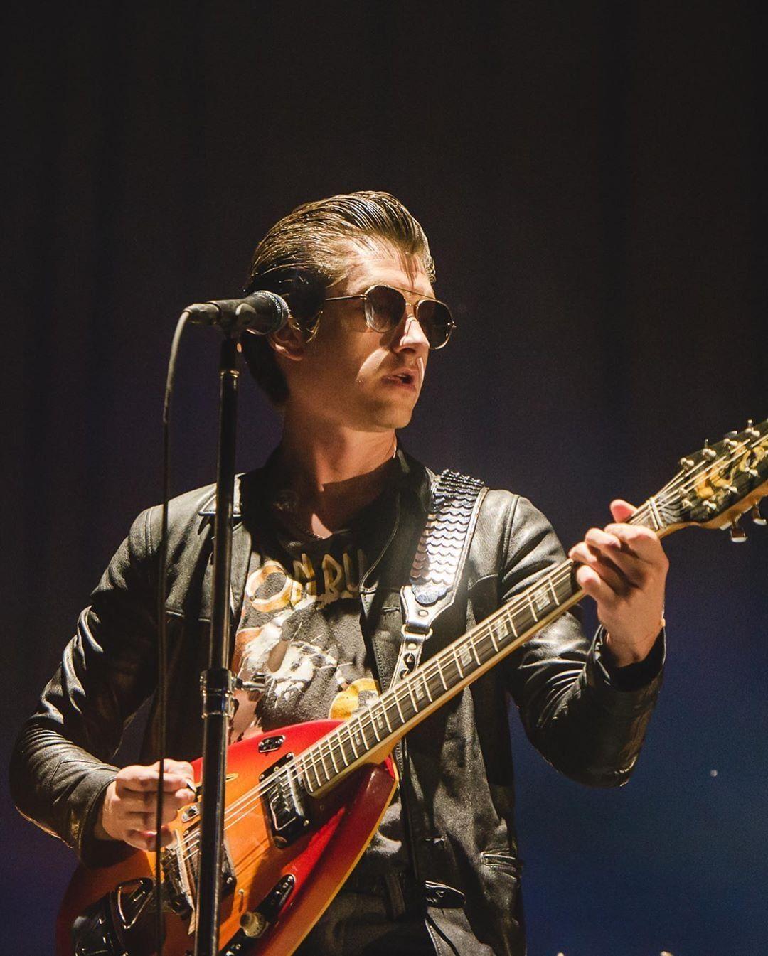 有哪些高颜值的摇滚乐手? - 知乎