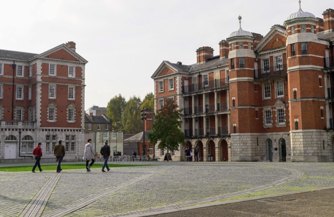 80亿英镑伦敦巴特西发电站涅盘重生而这里的房子也借势成为了香饽饽