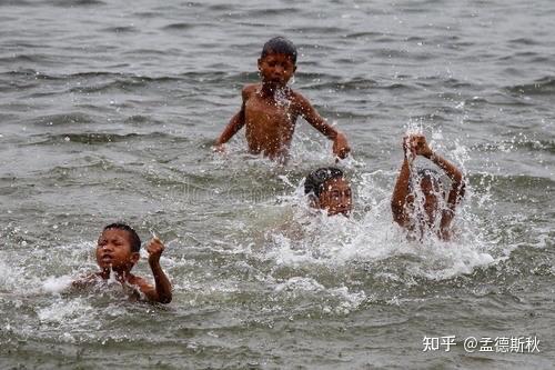 请问现在农村夏天还有光屁股裸奔小孩吗