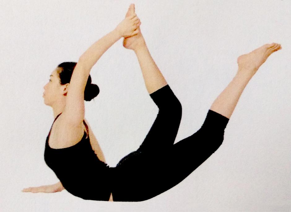 瑜伽美体之手抓脚弓式第三式图文