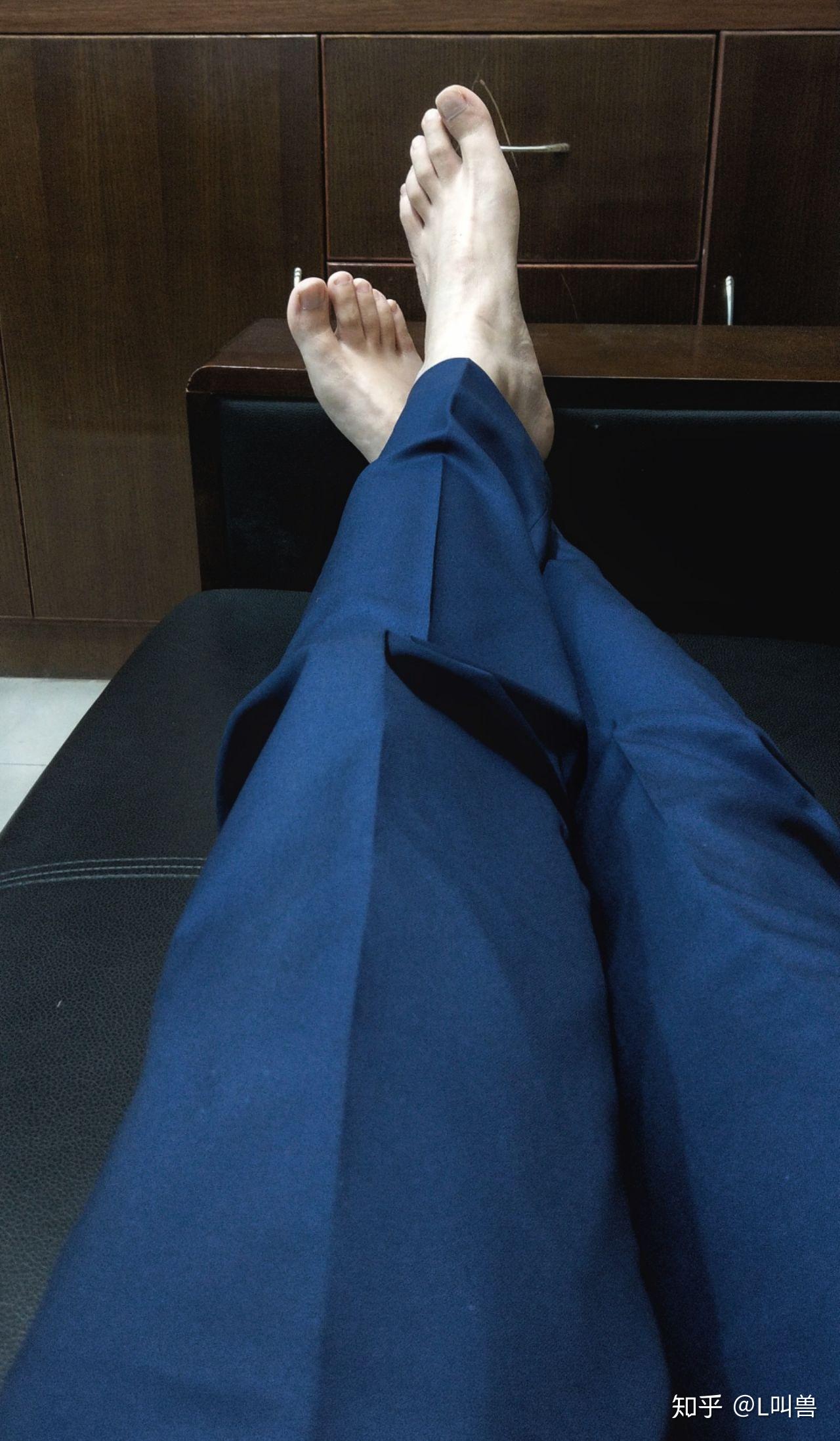 男生的脚要长什么样才好看?