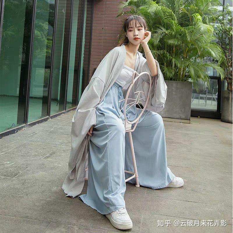 穿汉服配运动鞋,是不是不伦不类 玷污了汉服的美感? - 知乎