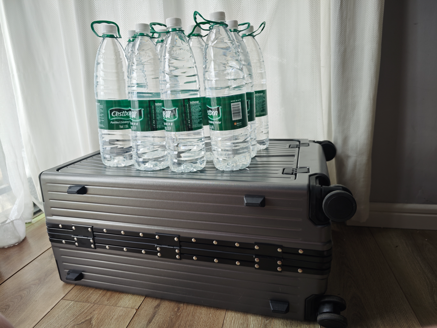 GaKior非时尚6防行李箱测评：200KG承重+4层进口科思创，出行首选