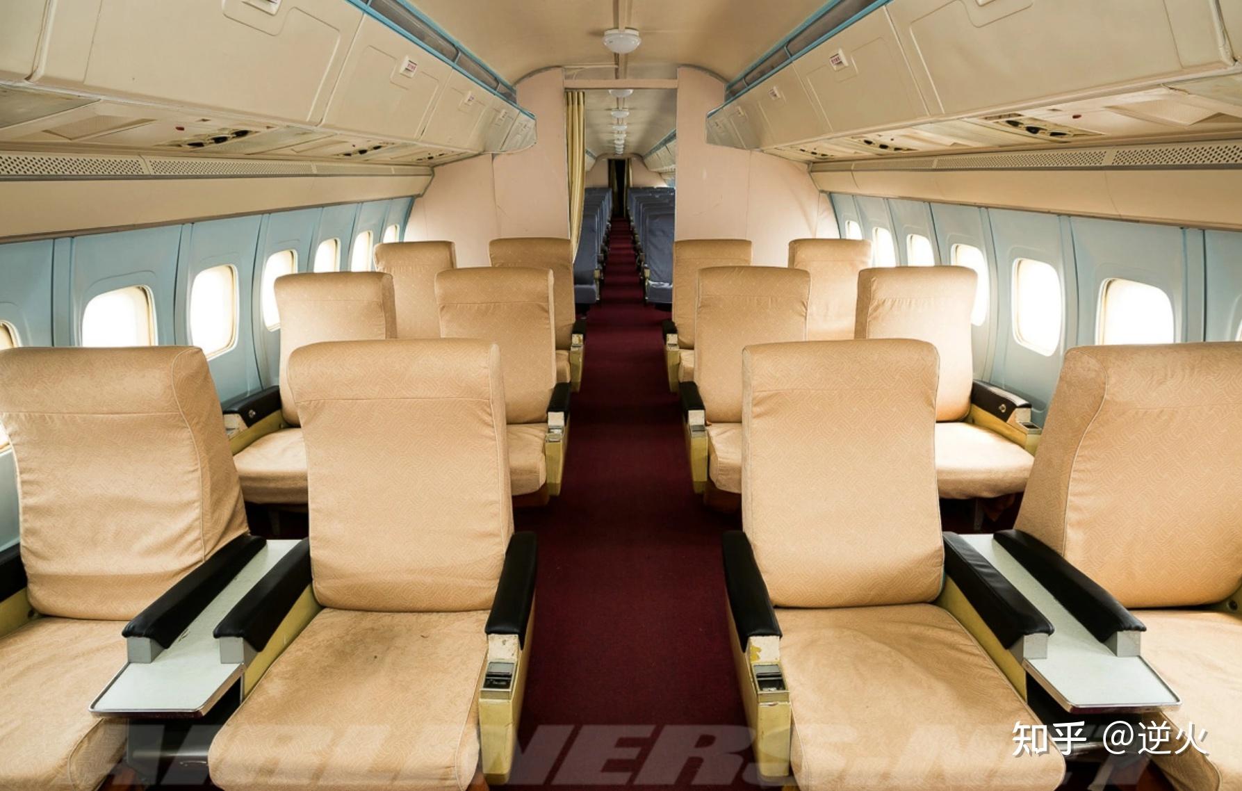 由于总体的尺寸还是有优势的,所以它的内部空间相当不错,在两级座舱