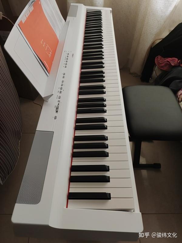 我买了白色的雅马哈电钢琴p125