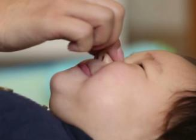 婴儿鼻子塌父母该怎么做做错了影响孩子的一生