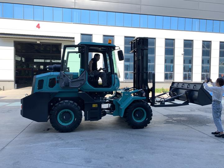 厂家直销专业生产搅拌斗装载机井下矿用装载机滑移装载机越野叉车