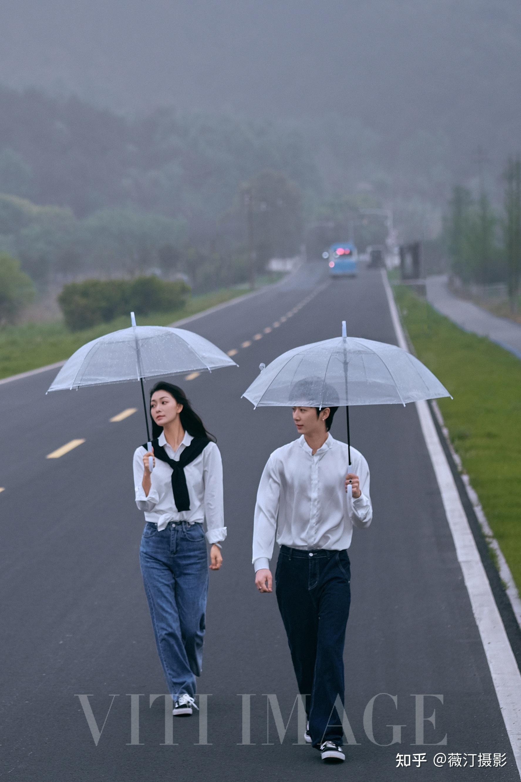 拍婚纱照遇见下雨天效果格外的好看