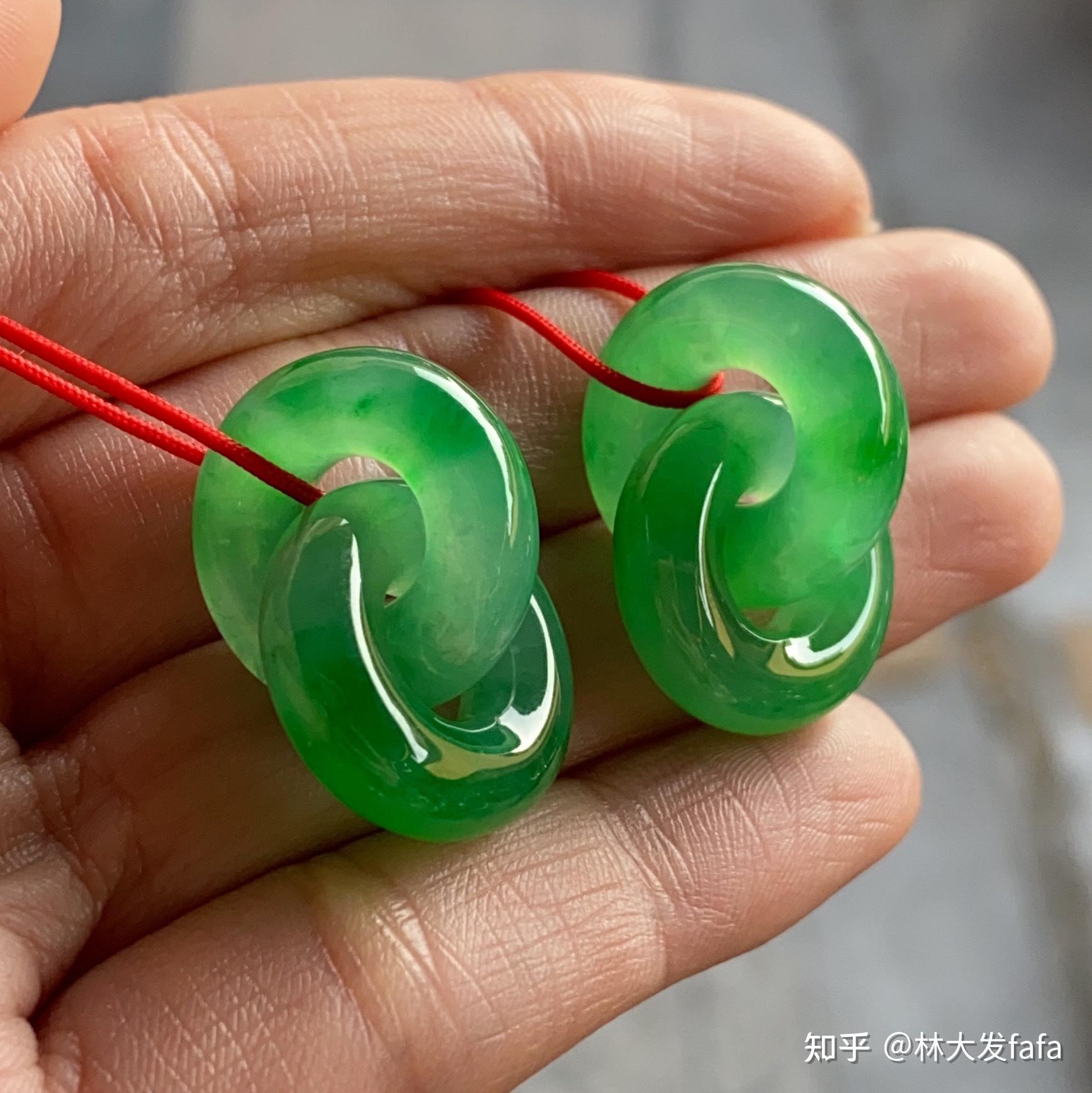 保值与美并存高冰种翡翠双环环相扣耳坠